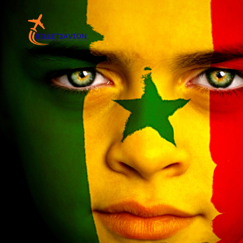 Visage peint aux couleurs du drapeau du Sénégal avec étoile verte